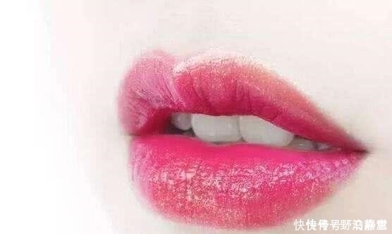 口红色|4个适合“黄皮”的口红色号,拒绝“踩雷”,轻松白上三个度