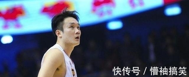 韩德君|CBA第二轮央视见证神奇一幕:韩德君戏耍丁彦雨航,球迷大呼过瘾