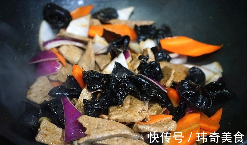 木耳|这猪肝只要烹饪的方式对了，吃起来一点也不腥，还很入味