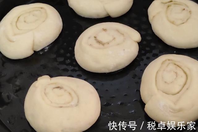 面食|发面直接加酵母粉和白糖是大错，教你一小妙招，发面只需10分钟