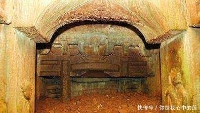  古墓|一座古墓的棺椁上写着开者即死，考古人员冒险打开，结果很意外