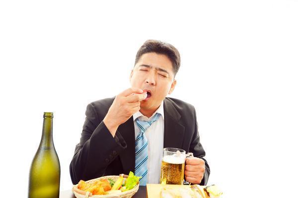 熬夜|这5种行为,影响健康!烟酒排最后,排首位的,你可能已中招!