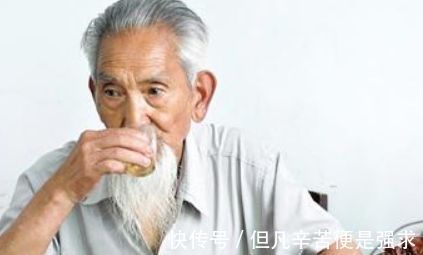 一日三餐|113岁长寿老人,身体依然硬朗,长寿秘籍:坚持3件事不做一件事