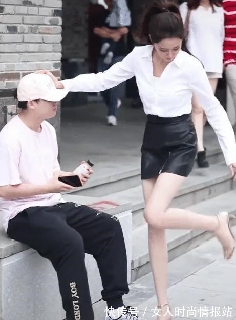 高跟鞋 白色衬衫搭配黑色皮裙,如果身材不太好,都不敢尝试!