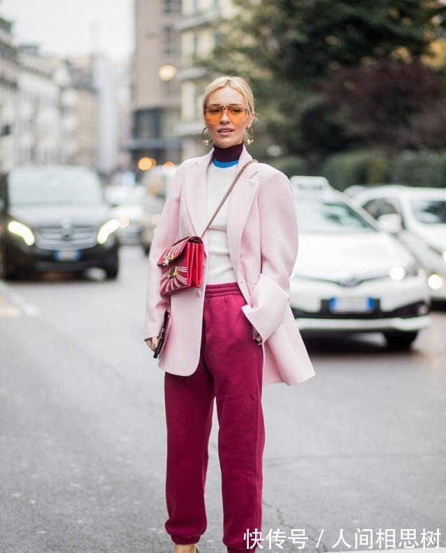 高跟鞋 阔腿裤终于失宠了,现在流行的是“慢跑裤”,舒适显瘦还特别减龄!