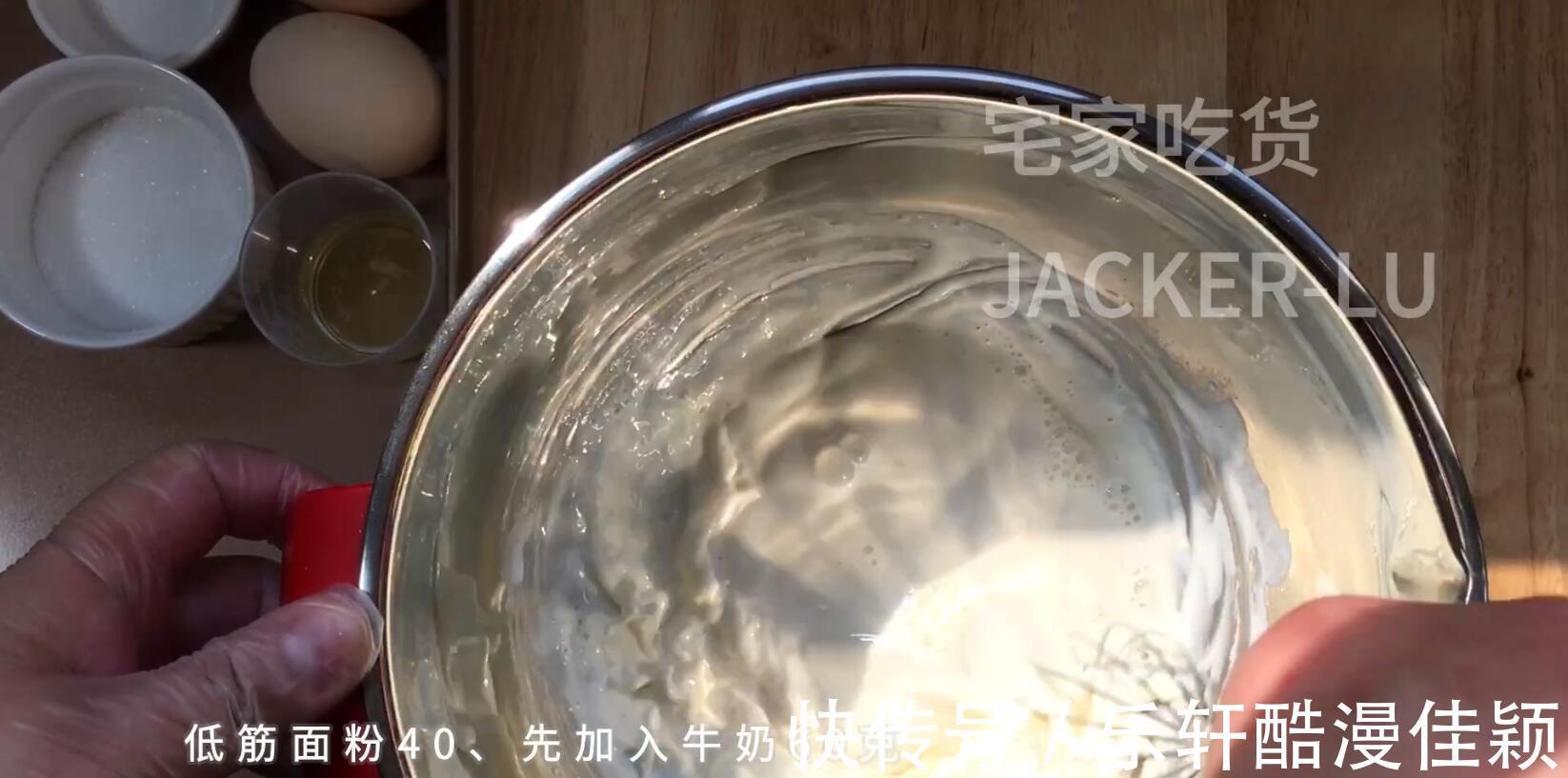 家常千层蛋糕,一口下去,浓浓奶香味、软糯丝滑。