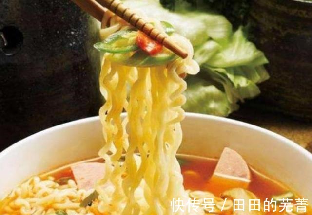 煮面|家里煮方便面是先放调料包,还是先煮面别以为两者没有区别!