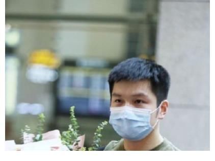 助理|樊振东刘诗雯机场照曝光,小胖酷劲十足,小枣不带助理自己推箱子