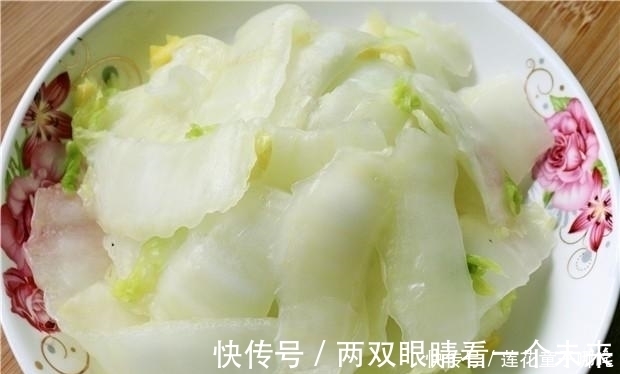 白菜帮|炒白菜很多人一开始就做错，教你个小窍门，出锅超好吃，还不出水