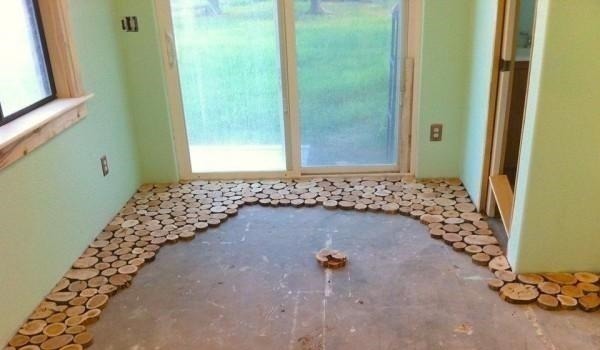 step|没钱铺地板,她把木头锯成一段段铺地上,完工后邻居忍不住称赞