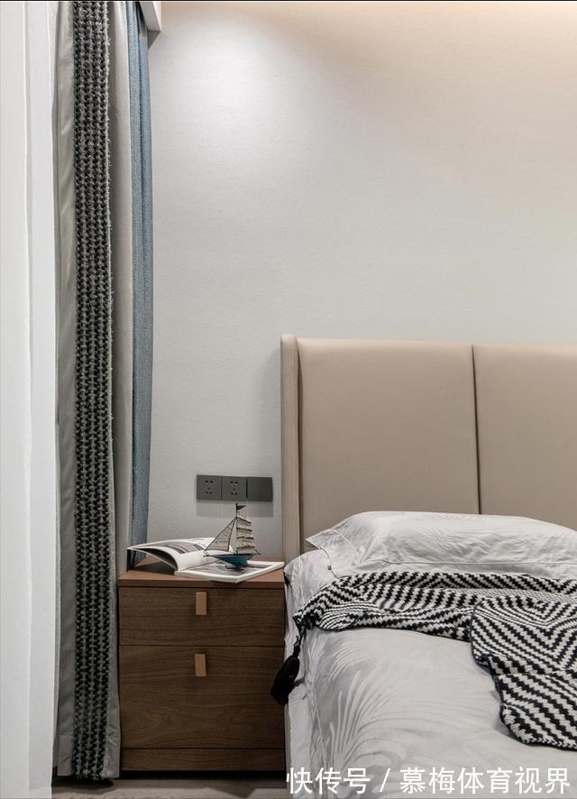 大理石|122㎡意式轻奢风：设计师巧用玻璃门替代隔断，打造明亮舒适家