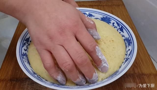 油条不要直接油炸了，锅里一炒，做出特色小零食，出锅孩子都爱吃