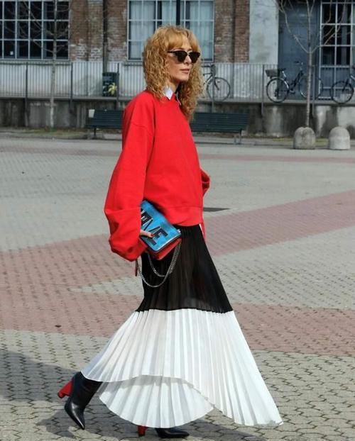 ?女人过了50岁，多穿这3种“冻龄裙”，时髦气质，女儿都夸年轻