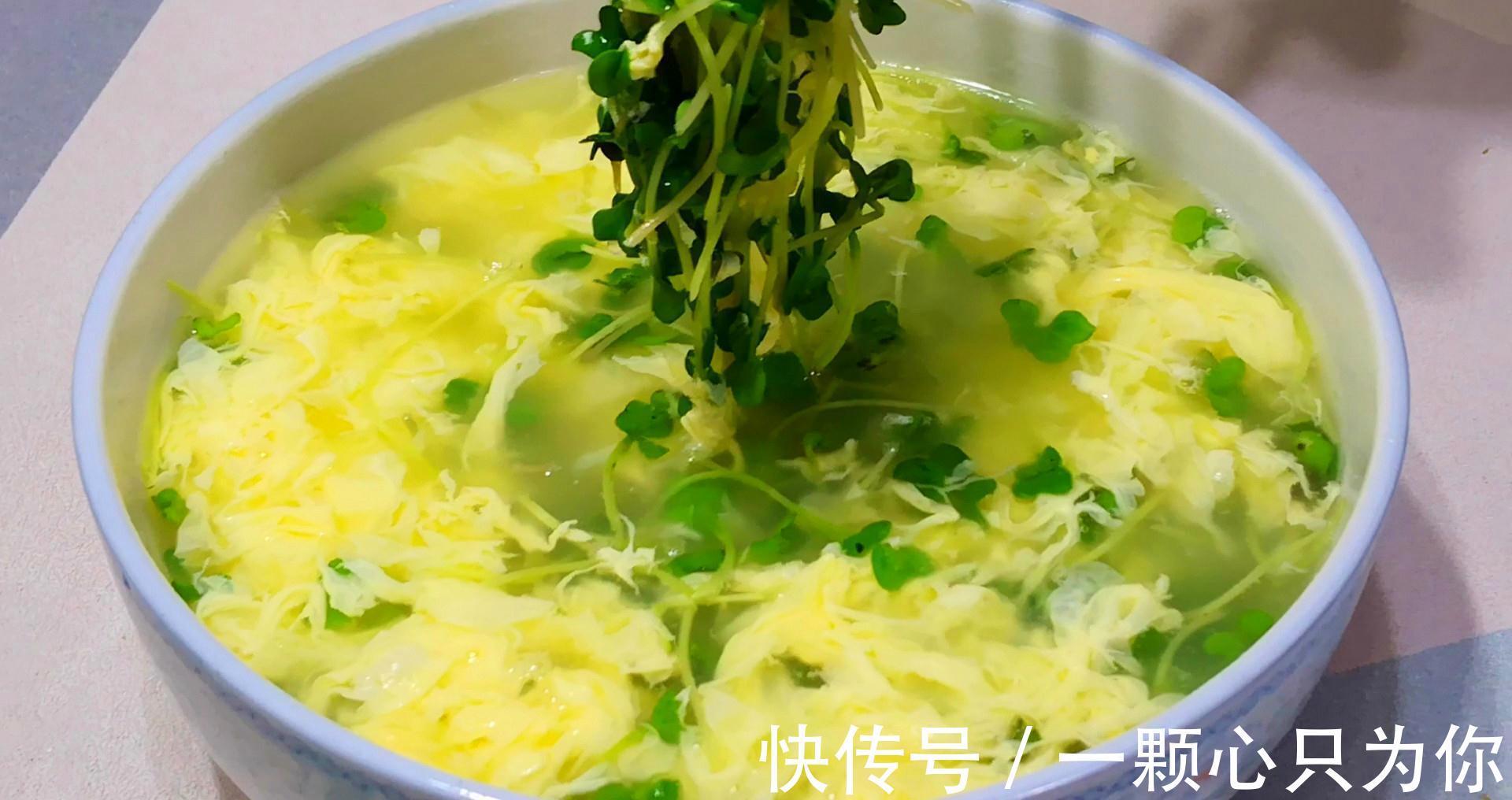 做蛋花汤时,不要再直接倒入鸡蛋了,教你一妙招,好喝到停不下嘴