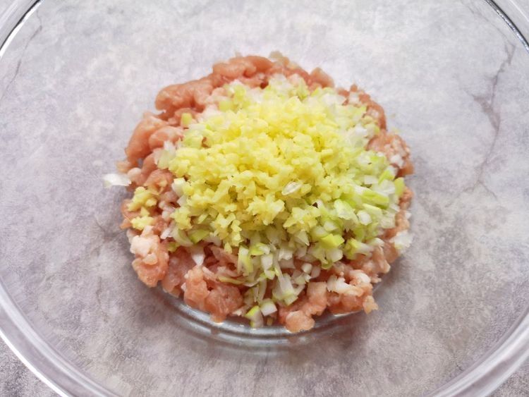 冬天吃饺子不要错过这个馅的,鲜香可口,咬一口就停不下来了