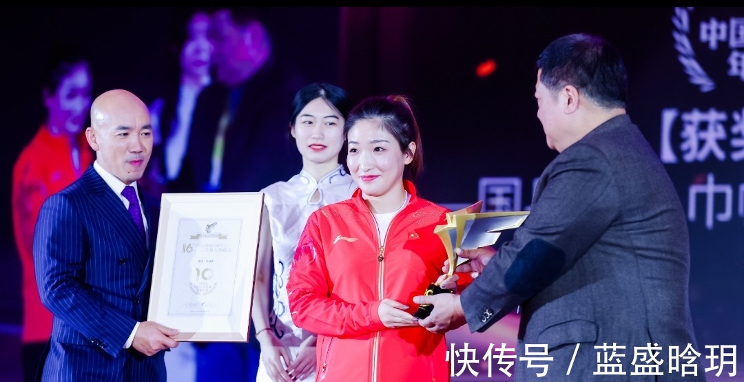 石川佳纯|刘诗雯五个世界杯女单冠军战胜了谁最终夺冠看完你还会觉得水吗!