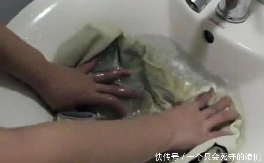 床褥|床单又脏又油,清洗时往水里加“三白”,立马焕然似新,贼干净