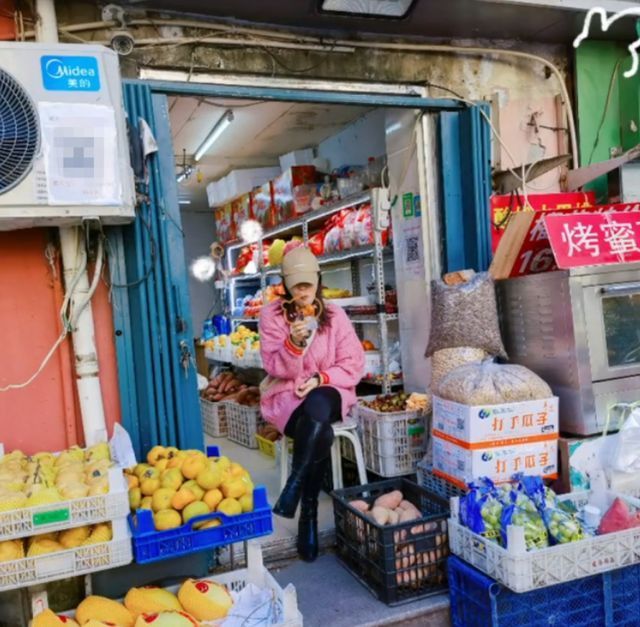 郭斌|毫无架子！王楠上亿身家买烤红薯，老板认出她不收钱，楠姐不答应