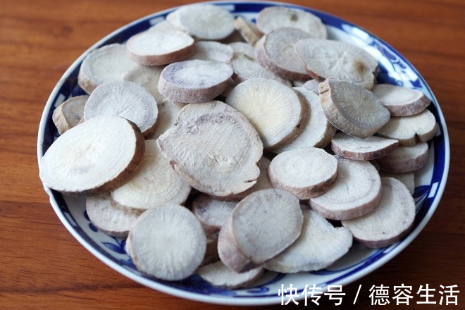 大夫|妇科大夫女人到了45岁,常用4种中药泡水喝,补气血、养子宫