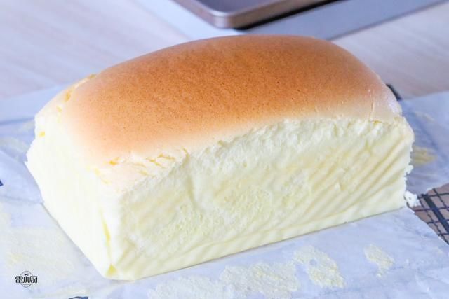 蛋黄|网红抖臀蛋糕,用手轻碰就一直抖个不停,迫不及待咬下一口,真香