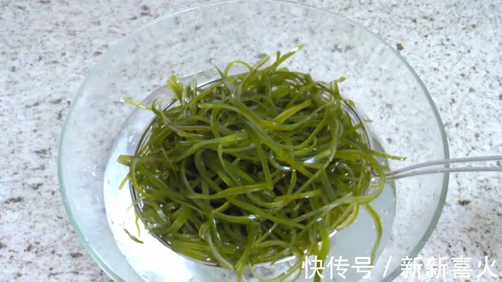 难怪饭店凉拌海带丝那么好吃，原来是这个窍门，简单易学爽口好吃一点也不腥
