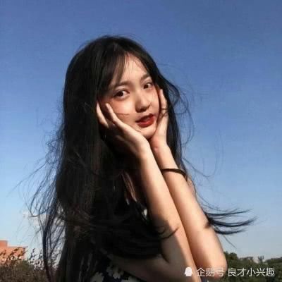 经常“被人暗恋”的3种女孩，自以为“长得丑”，实则男生特心动