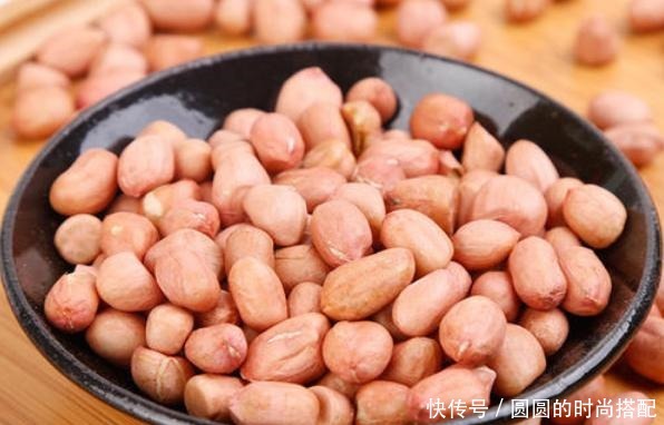 白花钱|买花生米时,遇到这3种不要买,口感差营养少,别再买错了白花钱