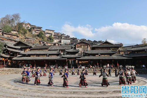 春节小长假，贵州西江苗寨景区人气旺