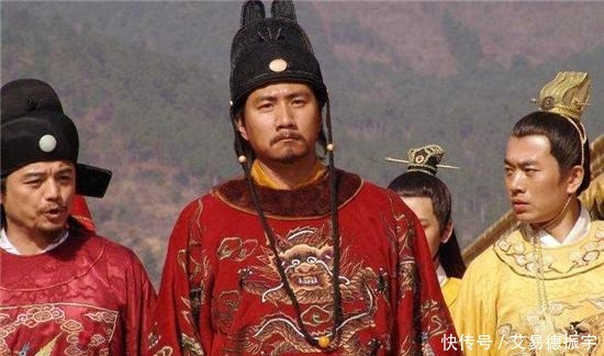 集庆|朱元璋在坟地里说了9个字,年轻人听到后,对朱元璋说:我跟你混