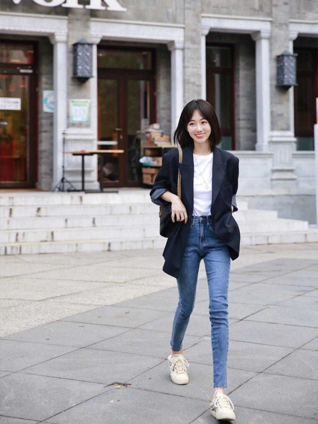 马甲|简约又保暖的秋季穿搭,毛衣搭配半身裙清新温柔,减龄又时髦