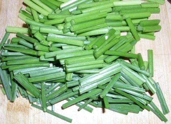 韭菜炒鸡蛋时,很多人把顺序弄错,怪不得鸡蛋不嫩,韭菜不翠绿