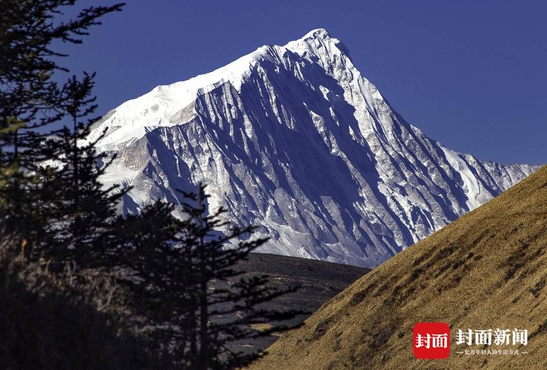 山峰|十二年追峰路：他为山峰拍“证件照” 贡嘎山高度做网名｜图集