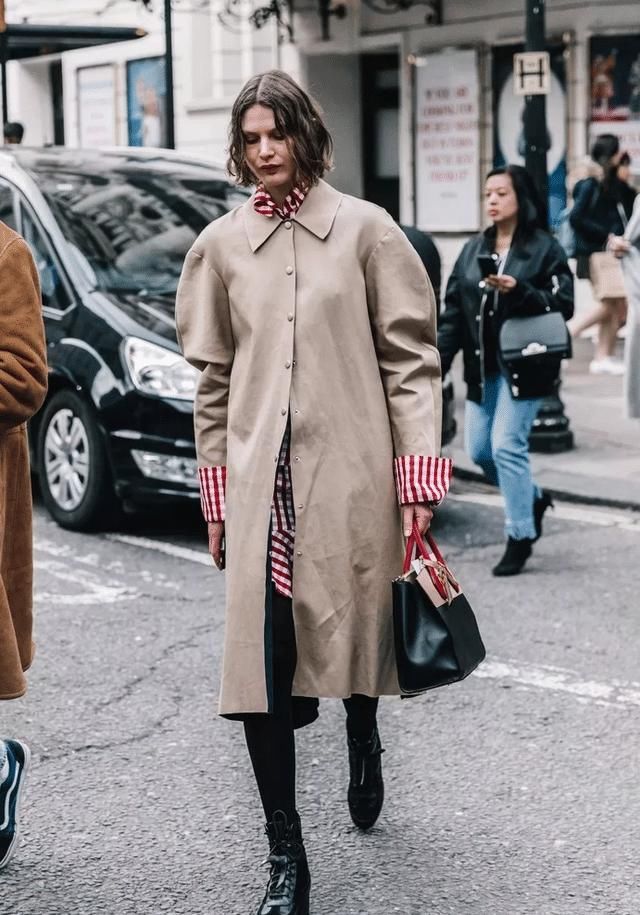 ?女人买大衣,就选这2个颜色,显白显年轻,明年穿都不过时