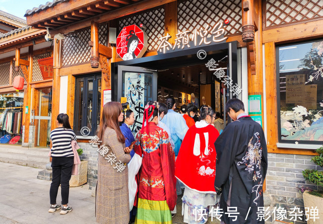 新国潮&长沙洋湖水街新国潮汉服文化节，现场好多汉服小姐姐，太美了