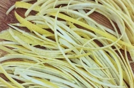 咳嗽|天然“止咳水”，管他咳嗽流鼻涕，蒸熟开水一冲泡，润肺止咳排痰