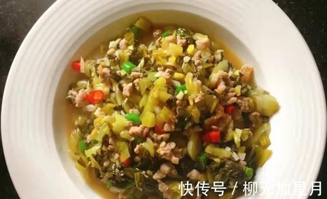 腌酸菜，别直接用盐腌，牢记3点，酸菜又酸又脆，味道正宗不易烂！