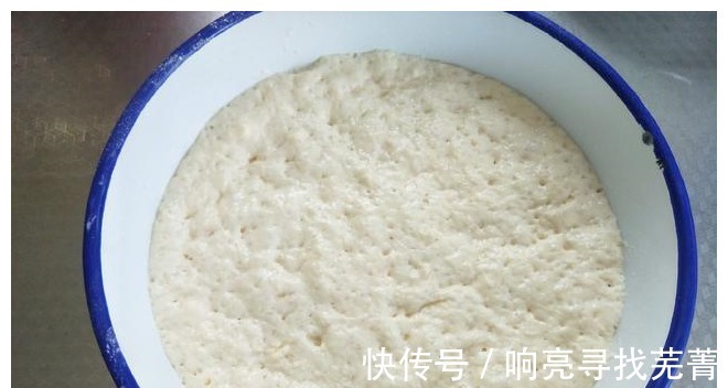 外酥|教你做懒人发面饼，不用揉面，外酥里嫩，真香！