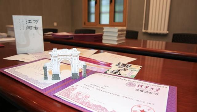 占据|哈佛调查发现:真正出类拔萃的孩子,这类书占据了书单的重要位置