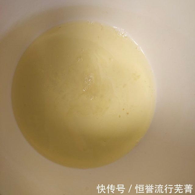 咸蛋|咸蛋黄戚风蛋糕，柔软可口，十分好吃