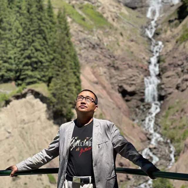 尘系列@【2021中秋献礼】张玉峰-中国当代绘画艺术人物专刊