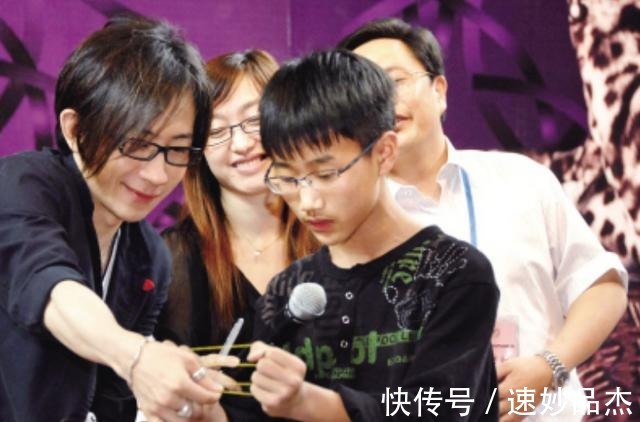 一夜爆紅|12年前，因春晚一夜爆紅的劉謙，如今在做什么？