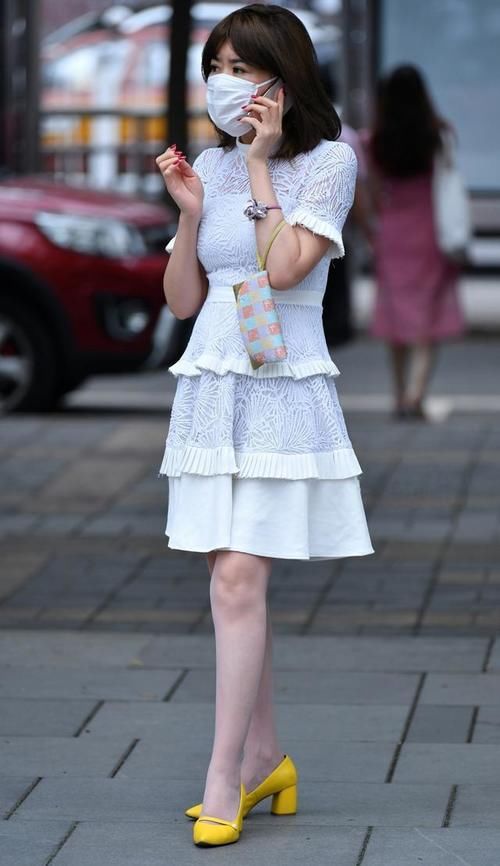 职业女性|两件套裙子搭配高跟鞋和丝袜,适合职业女性的秋装搭配