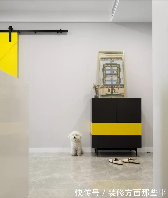 谷仓门|77平北欧风两室设计,蓝色墙面过渡+黄色的古仓门这配色很时尚