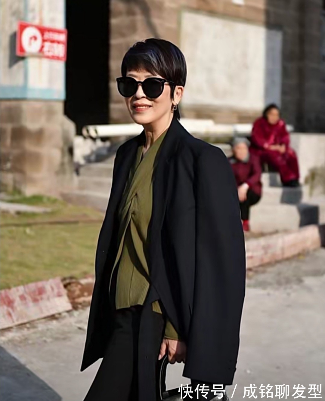 女性 会打扮的女人不显老!看看她们的穿衣打扮,不像是年过半百的人