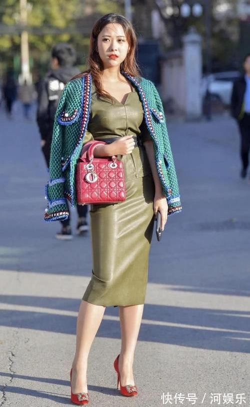 s曲线 修身穿搭秀出紧致身材,气质霸气的感觉扑面而来,时尚品味很独特