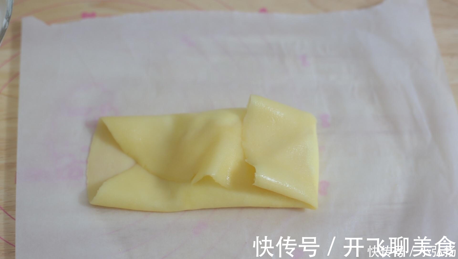 好吃|此蛋糕特简单,不抹面不裱花,一口平底锅就能做,好吃停不了口