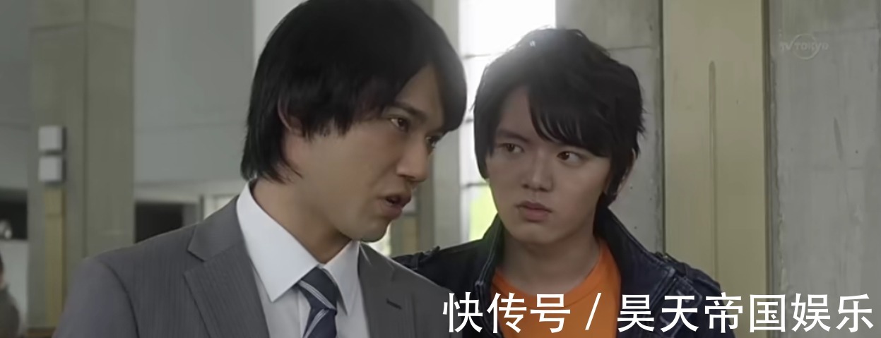 特利迦奥特曼|特利迦奥特曼:精英胜利队的梅特龙星人很可疑,他在看伏井的书