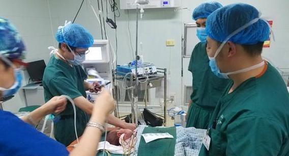 孩子|妈妈给2岁娃洗完澡去拿浴巾,回来后发现,永远失去做妈妈的机会