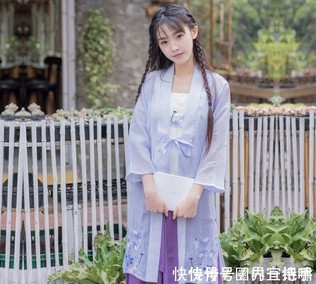 金陵!女才子泊舟金陵时,创作了一首感怀之作,充满了兴亡之叹