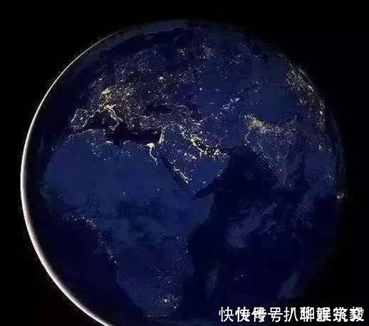 卫星 从卫星上看东亚的夜景，对比三个时期的中日韩三国差距